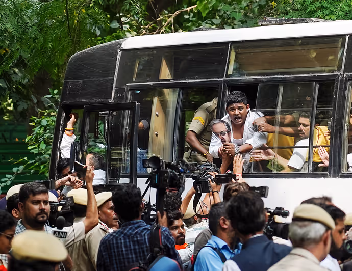 CEC ज्ञानेश कुमार के इस्तीफे-गिरफ्तारी को लेकर एक्शन में कांग्रेस, 15 PHOTO में विपक्ष का प्रोटेस्ट