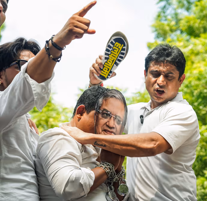 CEC ज्ञानेश कुमार के इस्तीफे-गिरफ्तारी को लेकर एक्शन में कांग्रेस, 15 PHOTO में विपक्ष का प्रोटेस्ट