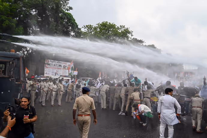 CEC ज्ञानेश कुमार के इस्तीफे-गिरफ्तारी को लेकर एक्शन में कांग्रेस, 15 PHOTO में विपक्ष का प्रोटेस्ट