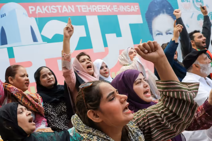 Imran Khan PTI March: 22 हजार जवान, 1,000 कंटेनरों का पहरा और बहनों की गिरफ्तारी, 12 तस्वीरों में पूरा हाल