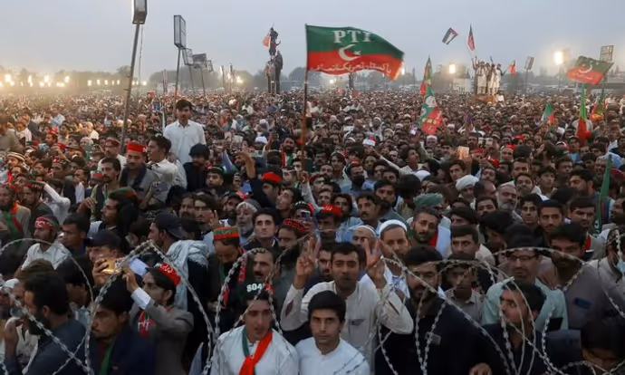 Imran Khan PTI March: 22 हजार जवान, 1,000 कंटेनरों का पहरा और बहनों की गिरफ्तारी, 12 तस्वीरों में पूरा हाल