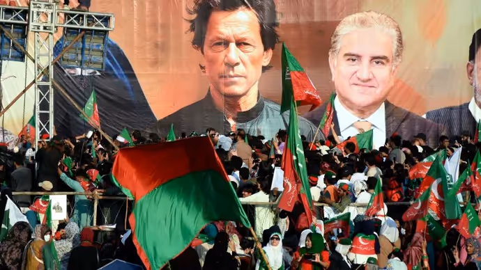 Imran Khan PTI March: 22 हजार जवान, 1,000 कंटेनरों का पहरा और बहनों की गिरफ्तारी, 12 तस्वीरों में पूरा हाल