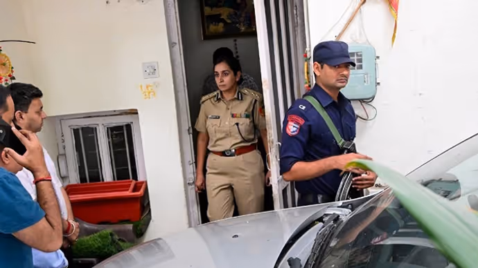 Chandigarh Crime: गर्लफ्रेंड से शादी की जिद में हेड कांस्टेबल पिता की हत्या? 11 तस्वीरों में खौफनाक कहानी