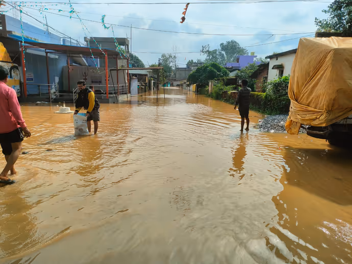 Chhattisgarh Floods: छत्तीसगढ़ में जलप्रलय की 7 तस्वीरें, तबाही ऐसी की सड़क पर चल रहीं नाव