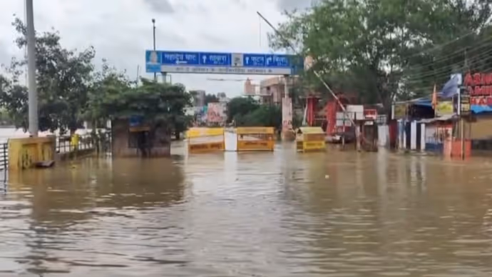 Chhattisgarh Floods: छत्तीसगढ़ में जलप्रलय की 7 तस्वीरें, तबाही ऐसी की सड़क पर चल रहीं नाव