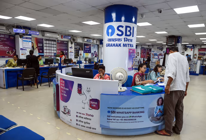 Banks open on Sunday: भारत में पहली बार दिखीं ऐसी तस्वीरें, देखें अनोखा नजारा