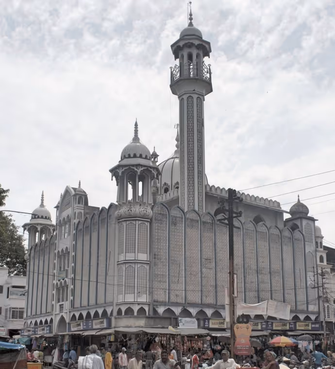 Ujjain Shahi Masjid Controversy : उज्जैन में बिगड़े हालात की 5 ताजा तस्वीरें, यूं चल रही गन