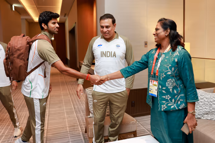 एशियन गेम्स के बीच भारतीय क्रिकेट टीम से मिलीं पीटी उषा, देखें खिलाड़ियों की 10 तस्वीरें