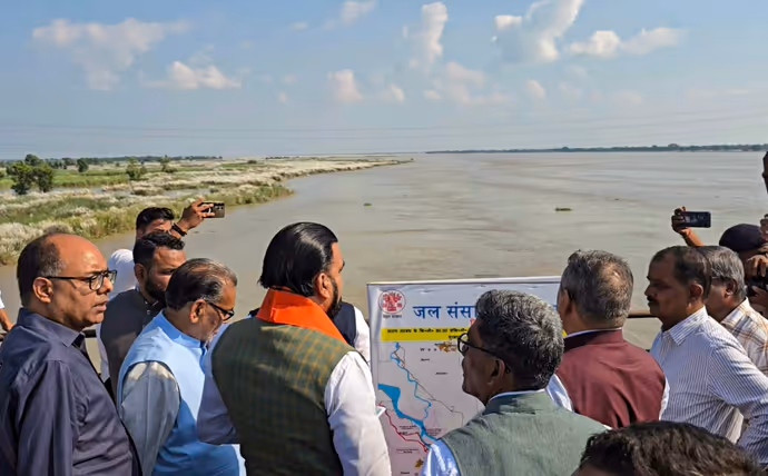बिहार-यूपी से बाढ़ की 10 खौफनाक तस्वीरें, गंडक-पांडु के कहर से मचा त्राहिमाम