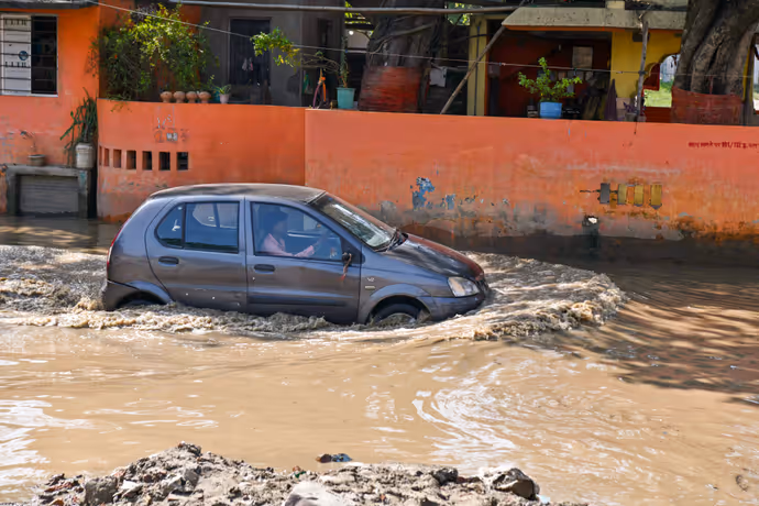 बाढ़ से बदहाल बिहार की 8 PHOTO: पश्चिम चंपारण में तटबंध टूटा, पटना में गंगा ने ढाया कहर
