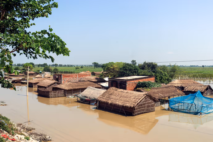 बाढ़ से बदहाल बिहार की 8 PHOTO: पश्चिम चंपारण में तटबंध टूटा, पटना में गंगा ने ढाया कहर