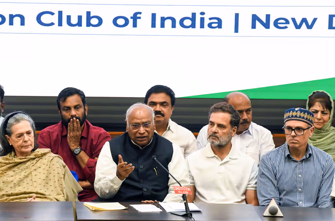 INDIA Bloc Meeting की 10 PHOTO: सोनिया के सामने ममता ने किसे दिखाई उंगली, क्यों हंस पड़ीं सुप्रिया सुले