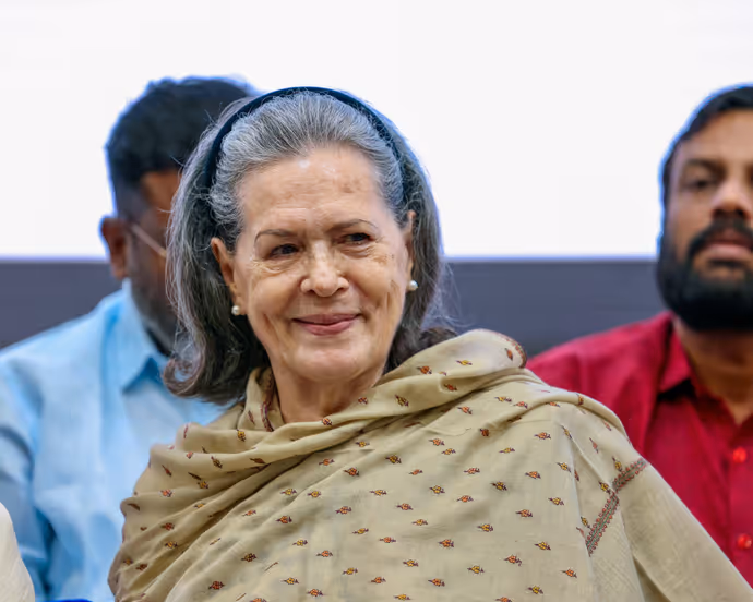 INDIA Bloc Meeting की 10 PHOTO: सोनिया के सामने ममता ने किसे दिखाई उंगली, क्यों हंस पड़ीं सुप्रिया सुले
