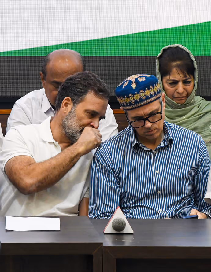 INDIA Bloc Meeting की 10 PHOTO: सोनिया के सामने ममता ने किसे दिखाई उंगली, क्यों हंस पड़ीं सुप्रिया सुले
