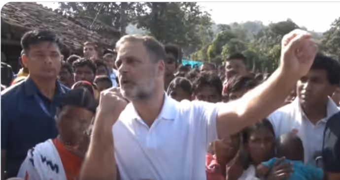 बच्चे को दुलारते राहुल गांधी की 10 तस्वीरें: आखिर कहां और क्यों पहुंचे नेता प्रतिपक्ष?