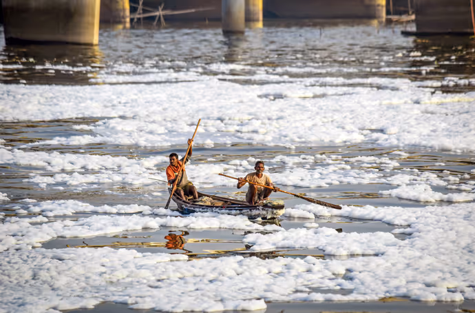 'जहरीली' यमुना की 8 PHOTO: एक तरफ सफाई अभियान दूसरी ओर यमुना का ये हाल देख चौंक जाएंगे!