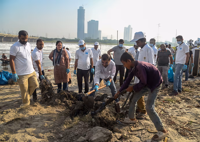 'जहरीली' यमुना की 8 PHOTO: एक तरफ सफाई अभियान दूसरी ओर यमुना का ये हाल देख चौंक जाएंगे!