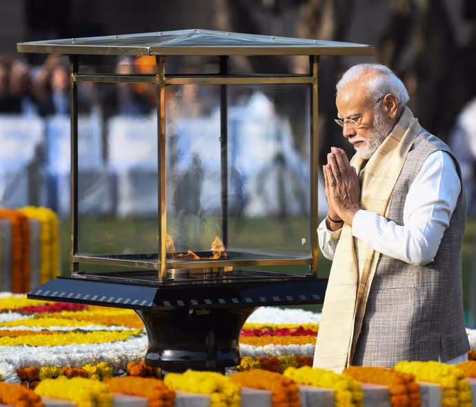 गांधी जयंती पर बापू को नमन की 15 तस्वीरें: PM मोदी से राहुल गांधी तक, तमाम नेताओं ने दी श्रद्धांजलि