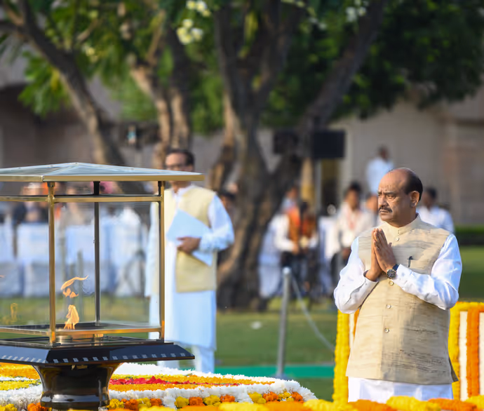 गांधी जयंती पर बापू को नमन की 15 तस्वीरें: PM मोदी से राहुल गांधी तक, तमाम नेताओं ने दी श्रद्धांजलि
