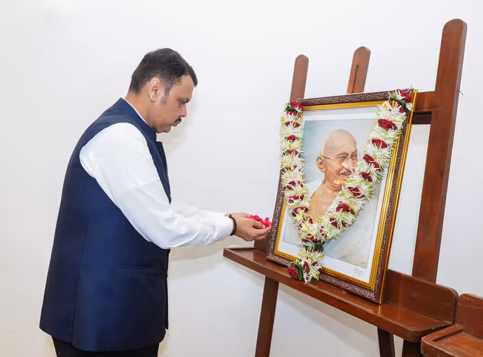 गांधी जयंती पर बापू को नमन की 15 तस्वीरें: PM मोदी से राहुल गांधी तक, तमाम नेताओं ने दी श्रद्धांजलि
