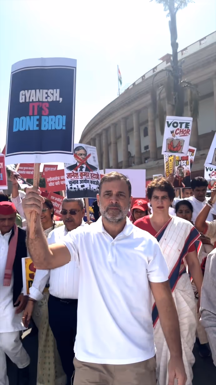 Gyanesh Kumar के खिलाफ राहुल-प्रियंका का हल्लाबोल, दिल्ली में INDIA Bloc के प्रदर्शन की 15 तस्वीर