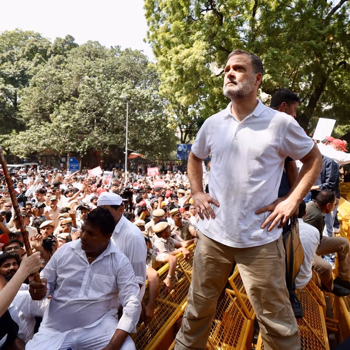 Gyanesh Kumar के खिलाफ राहुल-प्रियंका का हल्लाबोल, दिल्ली में INDIA Bloc के प्रदर्शन की 15 तस्वीर