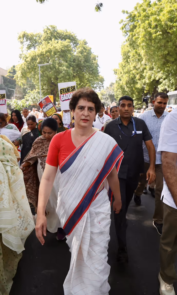 Gyanesh Kumar के खिलाफ राहुल-प्रियंका का हल्लाबोल, दिल्ली में INDIA Bloc के प्रदर्शन की 15 तस्वीर