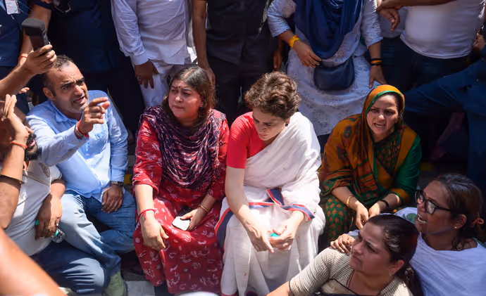 Gyanesh Kumar के खिलाफ राहुल-प्रियंका का हल्लाबोल, दिल्ली में INDIA Bloc के प्रदर्शन की 15 तस्वीर