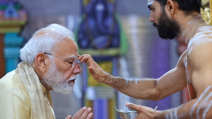PM Modi 25 Years: श्री विनायक मंदिर पहुंचे PM माेदी, की पूजा, 8 PHOTOS में खास झलक?