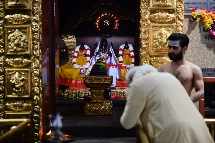 PM Modi 25 Years: श्री विनायक मंदिर पहुंचे PM माेदी, की पूजा, 8 PHOTOS में खास झलक?