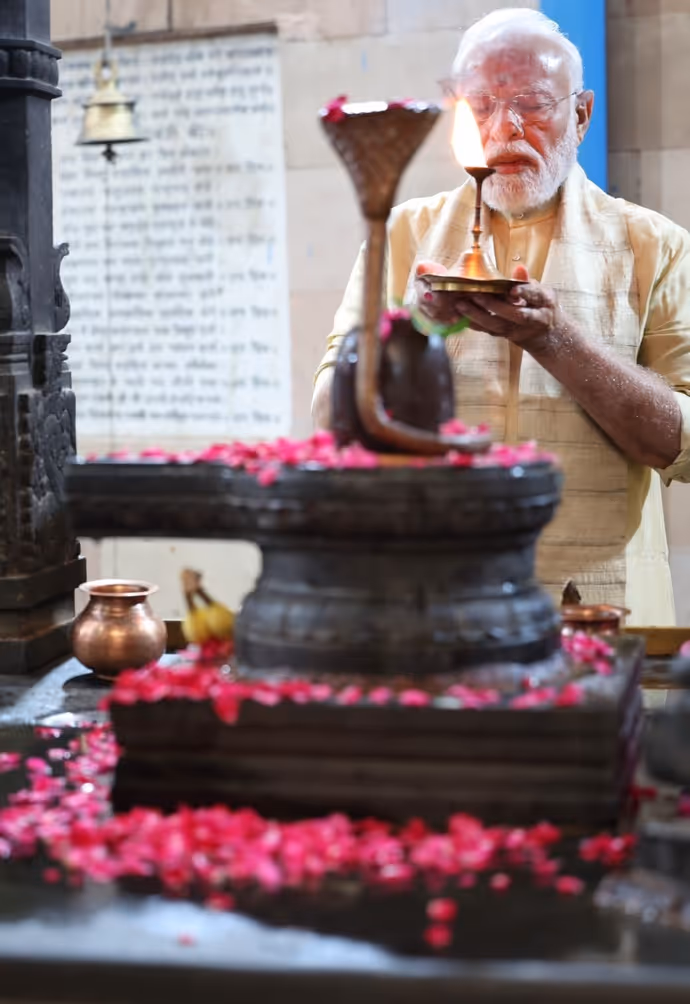 PM Modi 25 Years: श्री विनायक मंदिर पहुंचे PM माेदी, की पूजा, 8 PHOTOS में खास झलक?