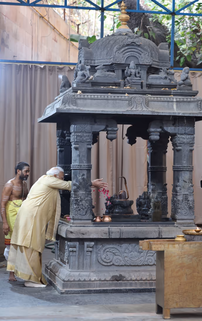 PM Modi 25 Years: श्री विनायक मंदिर पहुंचे PM माेदी, की पूजा, 8 PHOTOS में खास झलक?