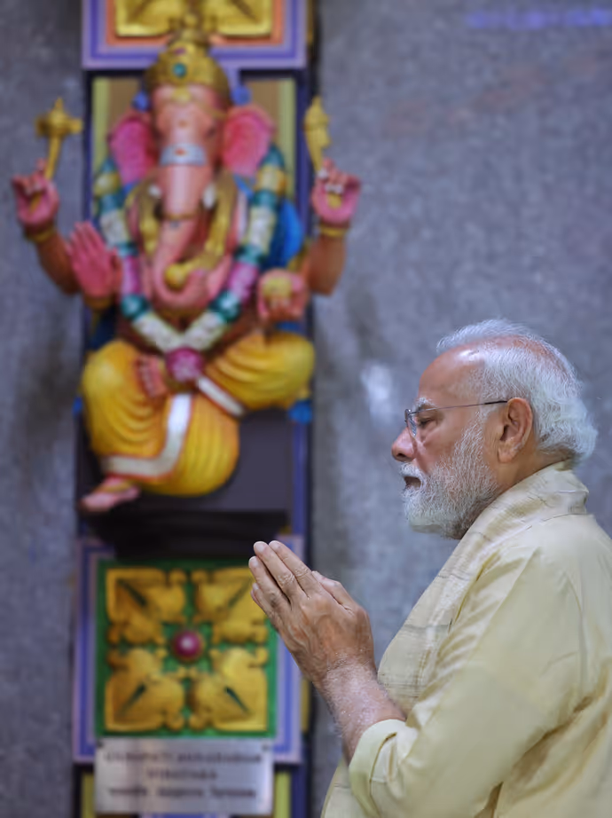 PM Modi 25 Years: श्री विनायक मंदिर पहुंचे PM माेदी, की पूजा, 8 PHOTOS में खास झलक?