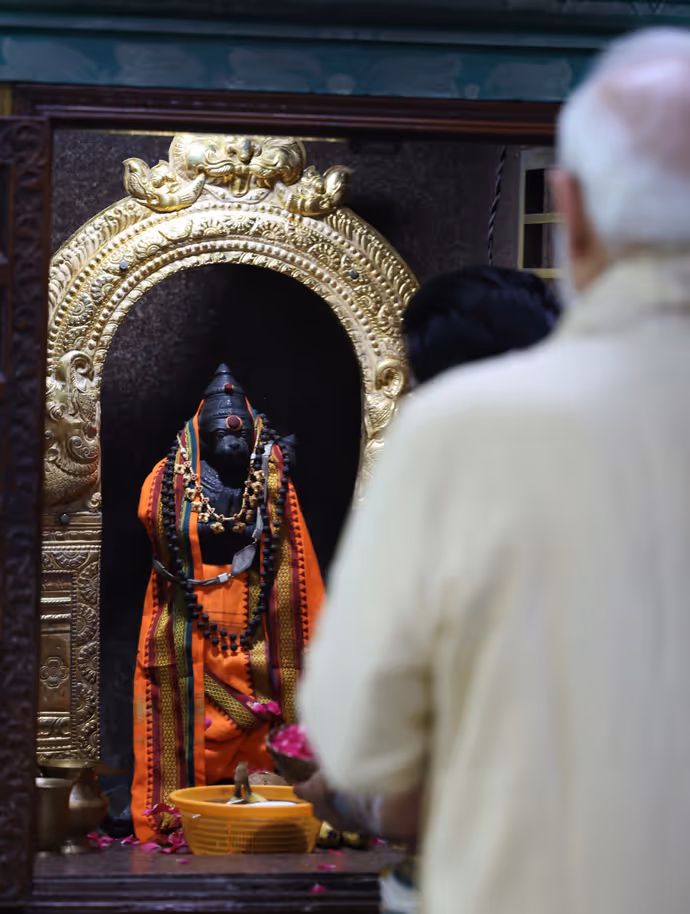 PM Modi 25 Years: श्री विनायक मंदिर पहुंचे PM माेदी, की पूजा, 8 PHOTOS में खास झलक?