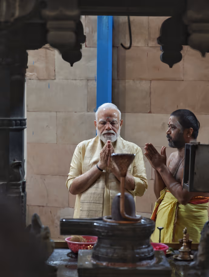 PM Modi 25 Years: श्री विनायक मंदिर पहुंचे PM माेदी, की पूजा, 8 PHOTOS में खास झलक?