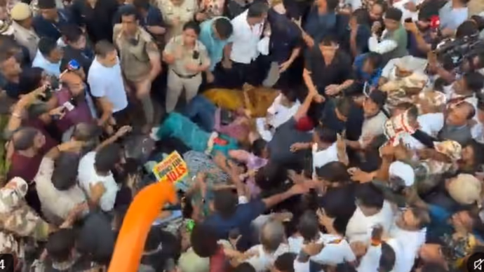 प्रियंका सड़क पर लेटीं, राहुल हिरासत में; लंच से धरने तक 7 तस्वीरों में जंतर-मंतर का हाल