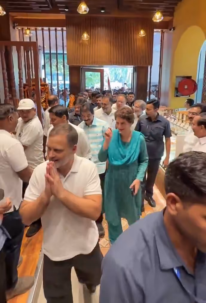 प्रियंका सड़क पर लेटीं, राहुल हिरासत में; लंच से धरने तक 7 तस्वीरों में जंतर-मंतर का हाल