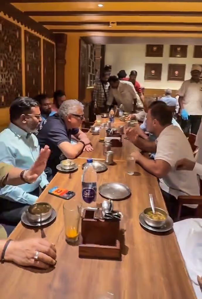 प्रियंका सड़क पर लेटीं, राहुल हिरासत में; लंच से धरने तक 7 तस्वीरों में जंतर-मंतर का हाल