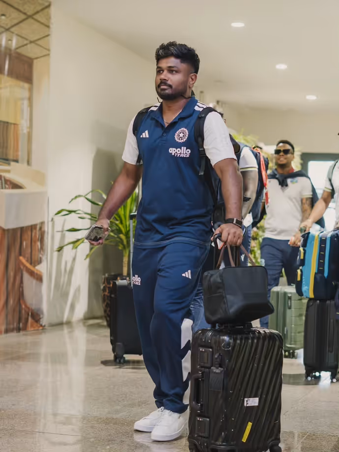 IND vs WI: एयरपोर्ट पर दिखा टीम इंडिया का जबरदस्त स्वैग, 13 फोटो में देखें खिलाड़ियों का स्टाइल