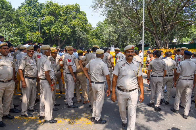 ‘कॉकरोच’ को रोकने के लिए कैसी है दिल्ली पुलिस की तैयारी? 10 तस्वीरों में देखें जंतर-मंतर का हाल