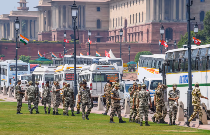 ‘कॉकरोच’ को रोकने के लिए कैसी है दिल्ली पुलिस की तैयारी? 10 तस्वीरों में देखें जंतर-मंतर का हाल