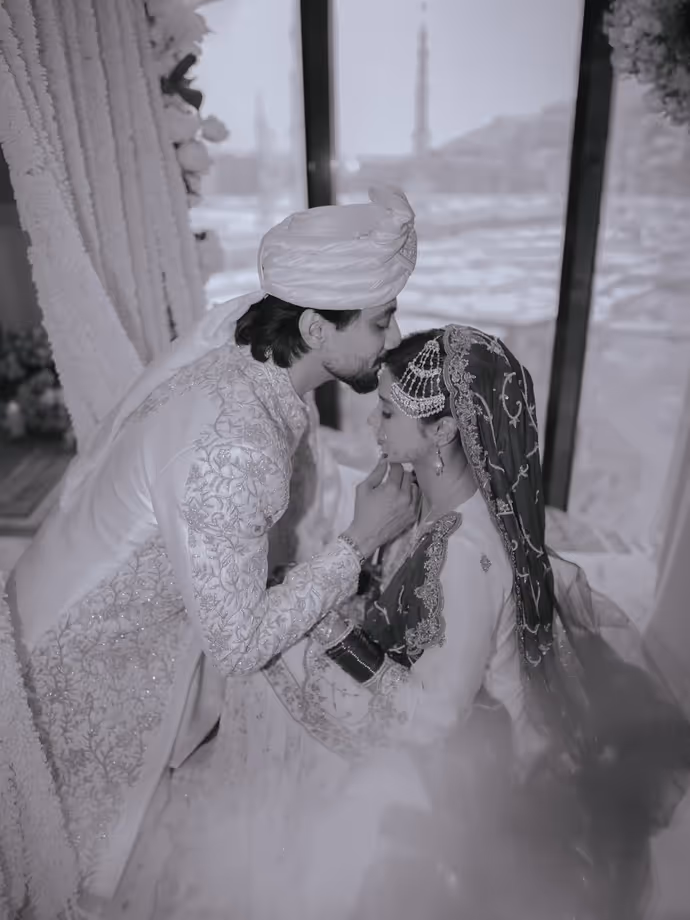 मिस्टर फैसू ने मदीना में रचाया निकाह, बीवी संग रोमांटिक अंदाज में दिखे फैसल शेख, देखें 15 PHOTO