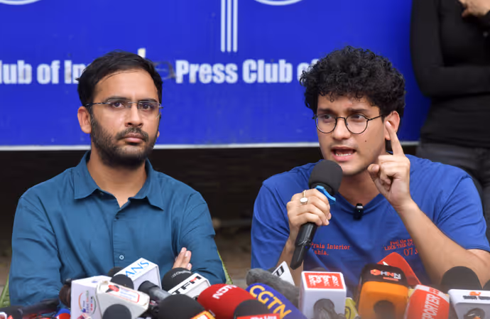 दिल्ली में दूसरे दिन प्रदर्शन की 10 ताजा तस्वीरें: जंतर-मंतर के बाद कनॉट प्लेस पर बवाल