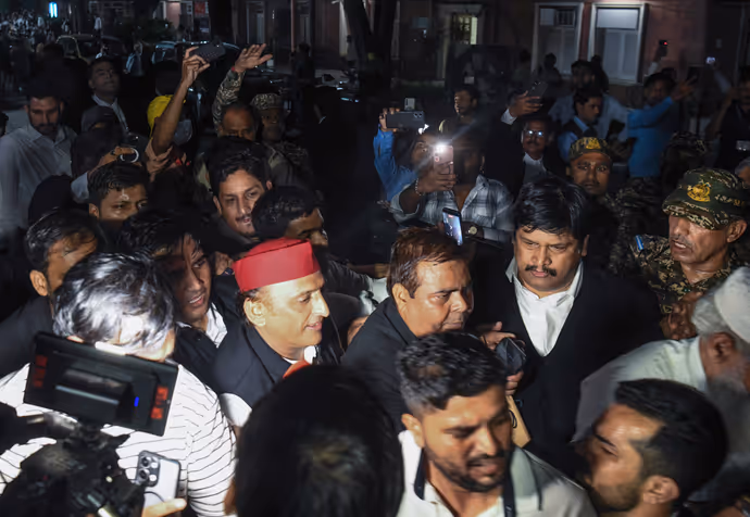 SIR प्रोटेस्ट की 10 PHOTOS: प्रियंका-राहुल संग सुप्रीम कोर्ट पहुंचे खड़गे, अखिलेश-तेजस्वी भी आए नजर