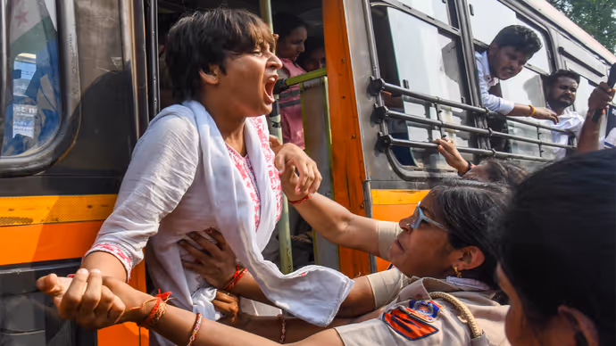 CEC ज्ञानेश कुमार के खिलाफ प्रदर्शन की 15 तस्वीरें: दिल्ली के कनॉट प्लेस-जनपथ में NSUI का हंगामा