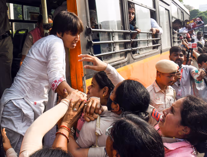 CEC ज्ञानेश कुमार के खिलाफ प्रदर्शन की 15 तस्वीरें: दिल्ली के कनॉट प्लेस-जनपथ में NSUI का हंगामा