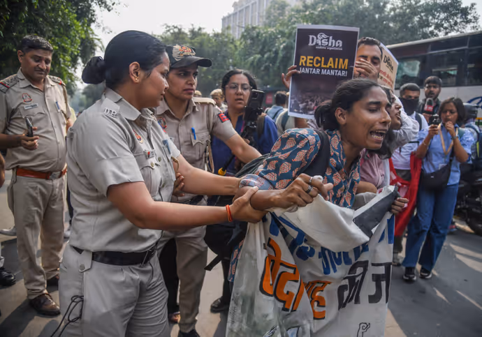 CEC ज्ञानेश कुमार के खिलाफ प्रदर्शन की 15 तस्वीरें: दिल्ली के कनॉट प्लेस-जनपथ में NSUI का हंगामा