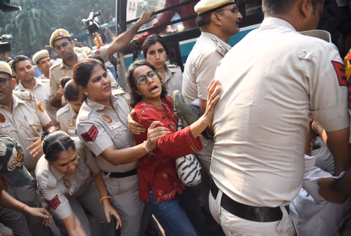 CEC ज्ञानेश कुमार के खिलाफ प्रदर्शन की 15 तस्वीरें: दिल्ली के कनॉट प्लेस-जनपथ में NSUI का हंगामा