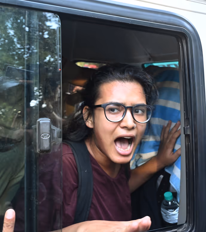 'लहरा दो तिरंगा' रैली की 12 तस्वीरें: कनॉट प्लेस तक नहीं पहुंचीं नेहा बोरा, मंडी हाउस में ही दबोचा