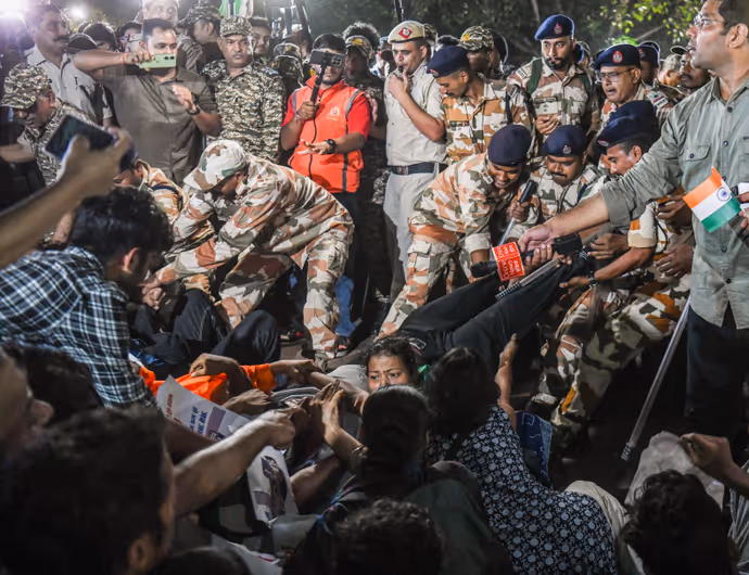 'लहरा दो तिरंगा' रैली की 12 तस्वीरें: कनॉट प्लेस तक नहीं पहुंचीं नेहा बोरा, मंडी हाउस में ही दबोचा
